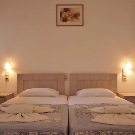 Nikos Aparthotel 3*