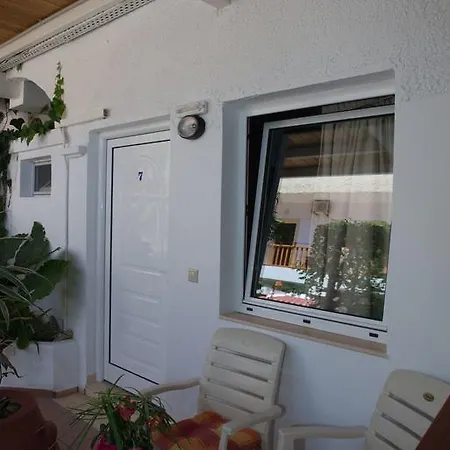 Aparthotel Nikos