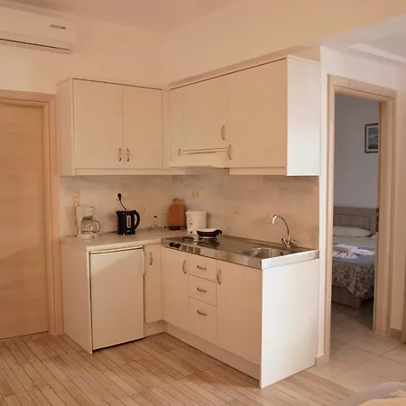 Aparthotel Nikos 3*