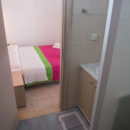 Nikos Aparthotel 3*