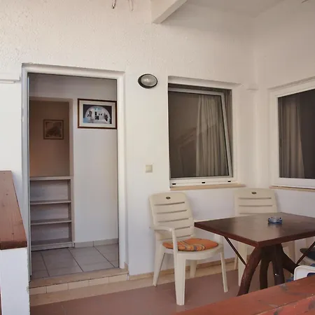 Nikos Aparthotel