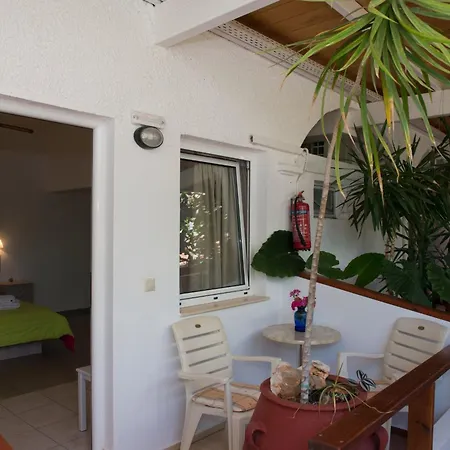 Nikos Aparthotel 3*