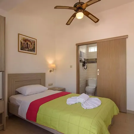 Nikos 3* Matala