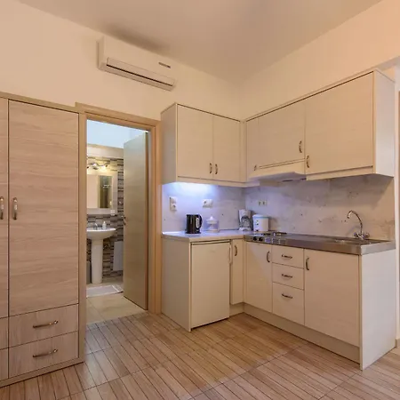 Nikos Aparthotel 3*
